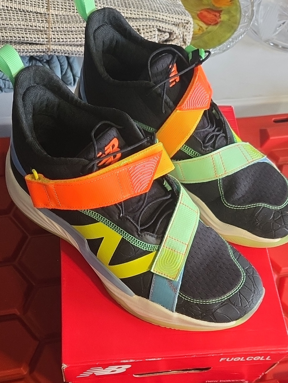 New Balance Mens Size 10  FuelCell LINDOR V2